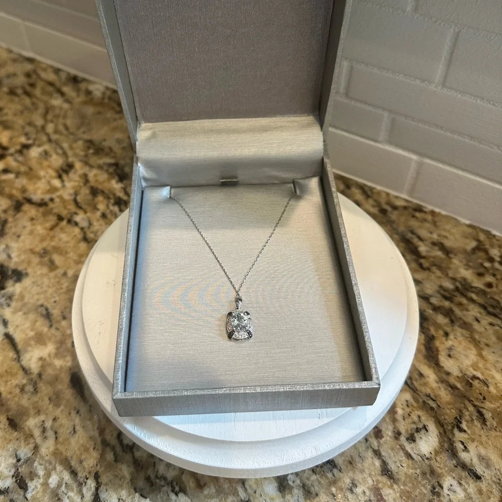 ZALES 14K white gold Aquamarine necklace - Picture 2 of 9